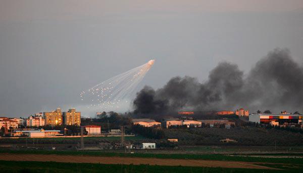 Gazzeye şimdi de karadan saldırı başlatan İsrail'in attığı bombalar şüphe uyandırdı. İsrail misket bombası mı kullanıyor?