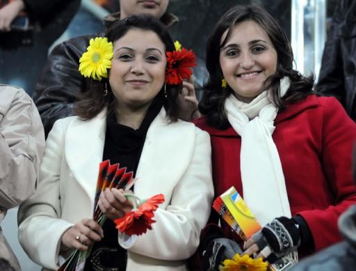 Kadir Has'ta oynanan ilk maçta F.Bahçe 10 kişi tamamladığı maçta Kayseri'yi mağlup ederek zirve ile puan farkını 3'e indirdi.