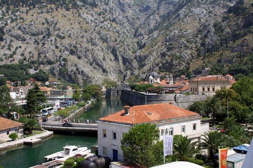 Denizcilere adanan Kotorda Venedik dönemi yapıları ağırlıkta