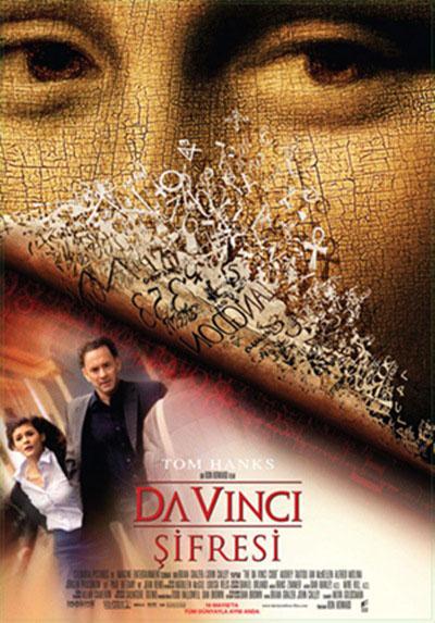 <strong>DA VİNCİ ŞİFRESİ</strong><br><br>

 Bir gece, Louvre müzesi müdürü öldürülmüş olarak bulunur. Bu olay üzerine ünlü simgebilim Profesörü Robert Langdon (Tom Hanks) Louvre Müzesine çağırılır. Müze müdürü ardında esrarengiz bir simge dizimi ve ipuçları bırakmıştır. Kendisi de tehlikede olan Langdon, polis kriptoloji uzmanı Sophie Neveu'nün (Audrey Tautou) yardımıyla, Leonardo Da Vinci'nin çalışmalarında bir dizi akıl almaz sırrı çözer. Tüm bu sırlar onları, hayatlarını 2 bin yıldır gizli kalan eski bir gizemi korumaya adamış gizli bir topluluğa götürür.