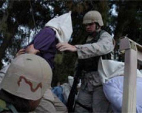 Bu sırada peşmergeler, bölgede Türkmenleri ve Arapları yok sayarak her istediğini yapabilmek için Amerikalıları kışkırtıyor ve Süleymaniye'deki birliğin etkisiz hale getirilmesine karar veriliyor. Çuval olayından önce, 22 Nisan 2003'te Türkmenlere gıda ve ilaç götüren Türk timi, "Silah taşıyorsunuz" iddiasıyla ABD birlikleri tarafından durduruluyor. Yardım konvoyundaki Türk askerleri 2 gün süreyle alıkonuluyor. ABD'liler "Misafir ettik" diye açıklama yapıyor ama asıl amaç Türk birliğini caydırıp, hareket kabiliyetini kısıtlamak ve peşmergeleri bölgenin tek hakimi haline getirmek...