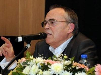 Yalçın Bayer: Erbakan'ın kuklası olarak, Nazlı Ilıcak'ın koruyucu kanatları altında Türkiye'yi geren Merve, Cumhurbaşkanı ile Genelkurmay Başkanı ve komutanlar yemin törenini izlerken salona girebilir miydi? Fazilet sıralarından başını kaldırıp Demirel ve Kıvrıkoğlu'nun yüzüne bakabilen oldu mu? Biliniz ki hayır.