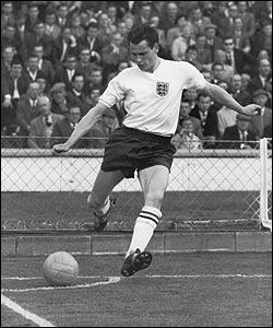 İngiltere Milli Takımı'nın eski futbolcusu ve teknik direktör Sir Bobby Robson'un 76 yaşında İngiltere'nin County Durham kentindeki evinde kansere yenik düştüğü bildirildi.
