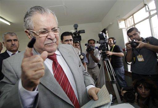 Irak'ın kuzeyindeki Bölgesel Kürt Yönetimi'nde bugün gerçekleştirilen başkanlık ve parlamento seçimleri için oy verme işlemi başladı.
