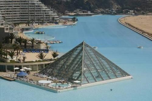 Sıcaklığı 26° C, 250.000 m3 temizlenmiş ve filtrelenmiş deniz suyu. Maliyeti 1.34 milyar euro...