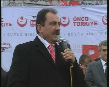 BBP'nin İstanbul mitingi: Partisinin İstanbul mitinginde vatandaşlara hitap eden BBP Genel Başkanı Muhsin Yazıcıoğlu'nun hedefinde de hükümet vardı.
