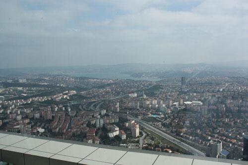 236 metre yükseklikte yer alan Seyir Terası'nden İstanbul'u seyretmek ayrı bir zevk...