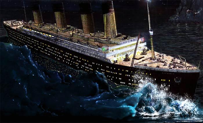 15 Nisan 1917: Olympic sınıfı bir yolcu gemisi Titanik buz dağına çarparak battı. Kazada 1523 kişi hayatını kaybetti.