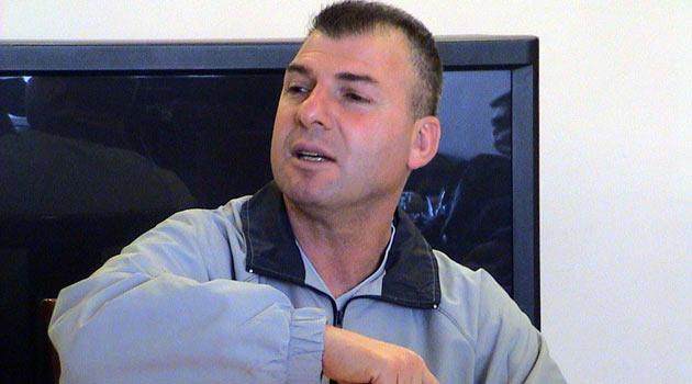 Tevfik Lav: Türk futbolunun unutulmaz teknik direktörlerinden. Konyaspor'un başındayken Çaykur Rizespor ile 4 Nisan 2004'te oynanan ve 2-1 kazanılan lig maçının ardından 5 Nisan'da ailesini görmek için Manisa'ya yola çıktığında geçirdiği trafik kazası sonucu hayatını kaybetti.
