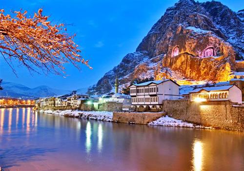 AMASYA ---
Parti Amasya İl Teşkilatında, özelininde genel seçimde AK Partiden milletvekili aday adayı olanlar için bir yapılan temayül sonuçlarına göre;
Hamit Kaplan Spor Salonunda yapılan ve 1074 güvenininde geçerli oyun kullanıldığı temayül yoklamasında Hasan Davulcu 527 oyla birinci, Mehmet Yücesoy 310 oyla ikinci ve Mehmet Naci Bostancı ise301 oyla üçüncü oldu