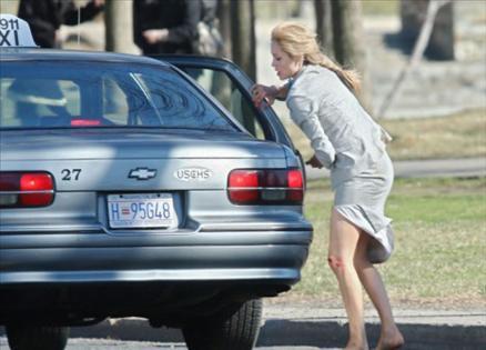Doğumu nedeniyle çekimlerine yeni başlanan "Tuz", "Salt" adlı filmin setinde görüntülenen Angelina Jolie, neden aksiyon filmlerinin aranan oyuncusu olduğunu bu filminin çekim aşamasındaki perfonmansı ile bir kez daha gözler önüne serdi.