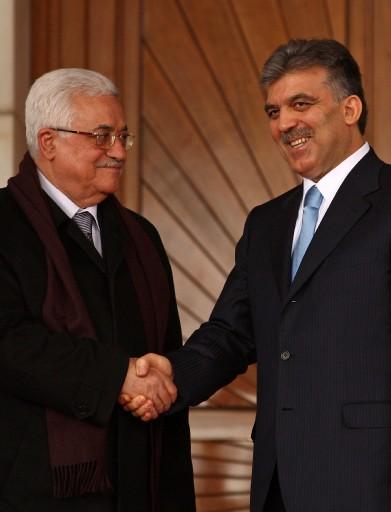 Cumhurbaşkanı Abdullah Gül, resmi davetlisi olarak dün Ankara'ya gelen Filistin Devlet Başkanı Mahmud Abbas ile bir araya geldi.