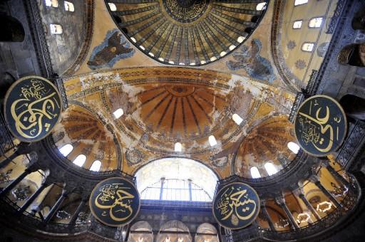 160 yıldır üstü kapalı olarak korunan Bizans sanatının en önemli ve güzel örneklerinden serafim mozaiğinde yer alan melek figürlerini en son Sultan Abdülmecit Han görmüş.