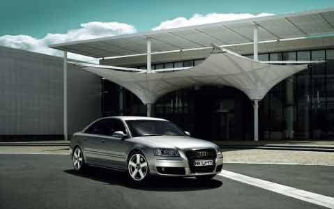 Org. Yaşar Büyükanıt’a Audi A8L marka bir otomobil alındı. Dünyada zırh gücü açısından bir numara olan otomobil çıplak 400 bin Euro fiyata sahip ve gümrük vergileriyle birlikte yaklaşık 1 Trilyon değerinde.