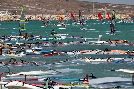 Türkiye Yelken Federasyonu'nun (TYF) o organize ettiği Windsurf Türkiye Şampiyonası'na 2. ayağı Alaçatı'da sürüyor.