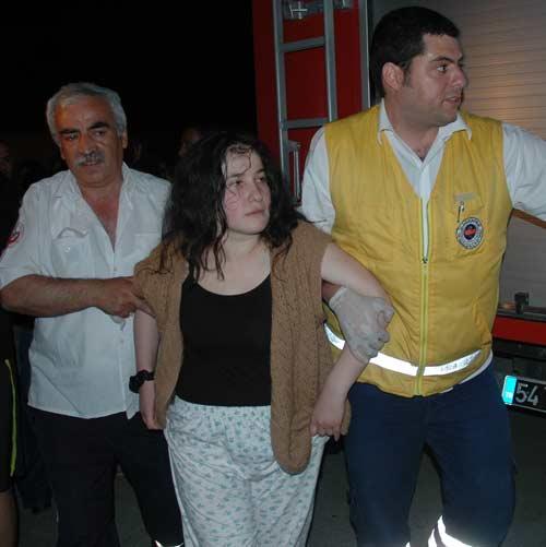 Adapazarı'nda Sosyal Hizmetler Kurumu'na ait kız öğrenci yurdunda dün gece çıkan yangın sonucu iki çocuk hayatını kaybederken, 5 çocuk hastanede tedavi altına alındı