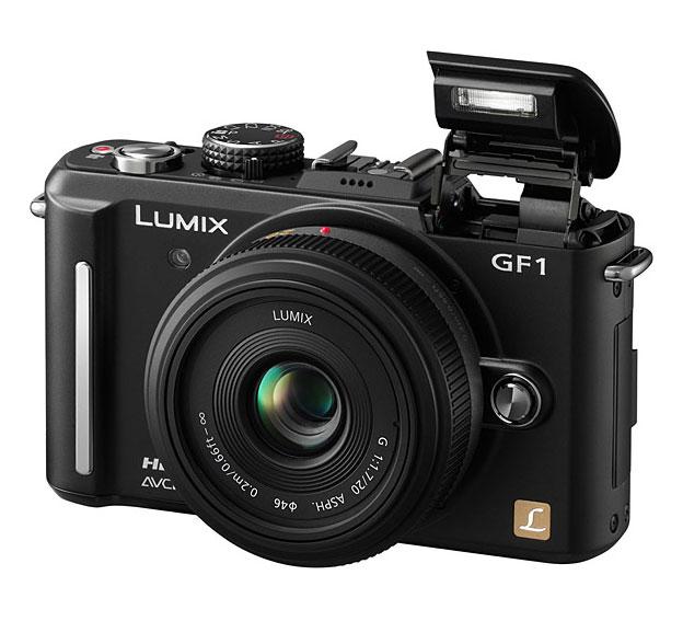 Panasonic GF1 - Optik vizör ve ayna aksamı çıkarılarak tasarlanan makinede, standart büyülükte sensör kullansa da hacimden bir hayli tasarruf sağlanmış.