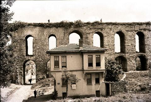 Fatih Belediyesinin desteğiyle İstanbul Müzik Müzesi Müdürü Süleyman Faruk Göncüoğlu tarafından hazırlanan, ''İstanbul'un Kitabı Fatih'' adlı eserin birinci cildi yayınlandı... Eserde, Horhor, Saraçhane, Atikali gibi pek çok semtin tarihçeleri ilk defa kaleme alındı.