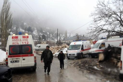 BBP lideri Yazıcıoğlu'nu taşırken düşen hekikoptere ulaşma çabaları aralıksız sürüyor. Helikopter için adeta bir ordu seferber edildi, açıklamalar birbirini kovalıyor...
