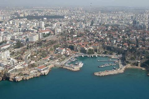 15 - Antalya Kişibaşı Gelir : 16 bin 261
<br><br>
Kaynak: Takvim