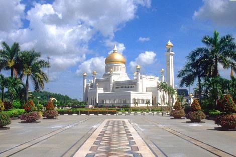 Brunei:

Kişi başına düşen milli gelir: 50,920 dolar
Okuma yazma oranı: Yüzde 95
İşsizlik oranı: Yüzde 3.7
GSYİH'dan eğitime ayrılan pay: Yüzde 3.7