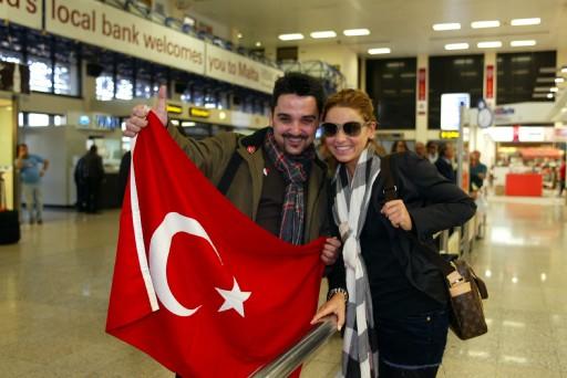 54. Eurovision Şarkı Yarışmasında Türkiye'yi temsil edecek Hadise, PBS televizyonunun davetlisi olarak bulunduğu Malta'da yaşayan Türklerle bir araya geldi