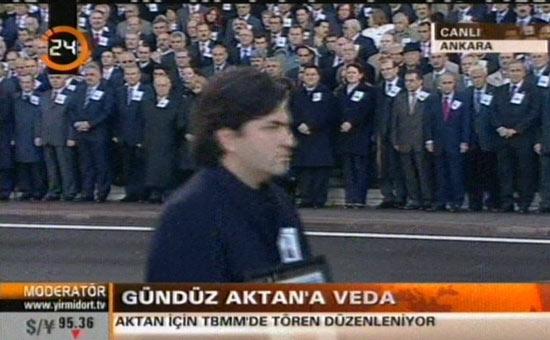 MHP Milletvekili, emekli büyükelçi Gündüz Suphi Aktan için Dışişleri'nin ardından TBMM'de bir tören düzenlendi. Törene siyasiler ve Aktan'ın ailesi katıldı.