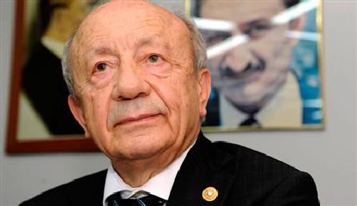 Fakültenin o dönem asistanları arasında Adalet Bakanı Hikmet Sami Türk'te yer alıyor.
