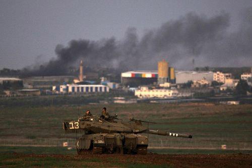 İsrail'in Gazze Şeridi'ni karadan ve havadan ablukaya aldı. Tanklar şehir merkezini bombalıyor. Sivil halk korku ve dehşet içinde...