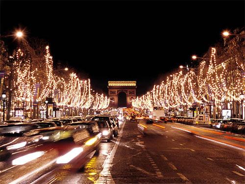 Fransa'nın başkenti Paris, ülkenin kültür ve sanat merkezi olma görevini üstlenmiş ve gerek Avrupa'nın gerekse dünyanın en önde gelen kültür merkezlerinden biri olmuş....
<br><br>
Nuray Kahraman'ın Fransa izlerimlerini ve haberde yer alan görsellerin öykülerini görmek için haberin metni düğmesini tıklayabilirsiniz...