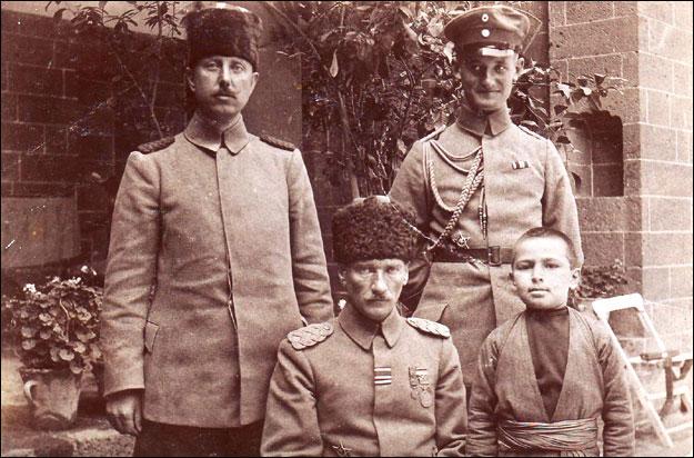 Konuyu kitap üzerinden yeniden tartışmaya açan Vatan gazetesi yazarı Reha Muhtar oldu...