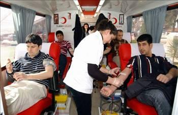 Hastane veya sağlık ocaklarına gidip kan bağışında bulunmak