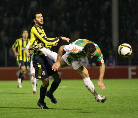Sivasspor, Ankaraspor ve Beşiktaş'ın ardından Türkiye Kupası'nda son yarı finalist Bursaspor'u yenen Fenerbahçe oldu