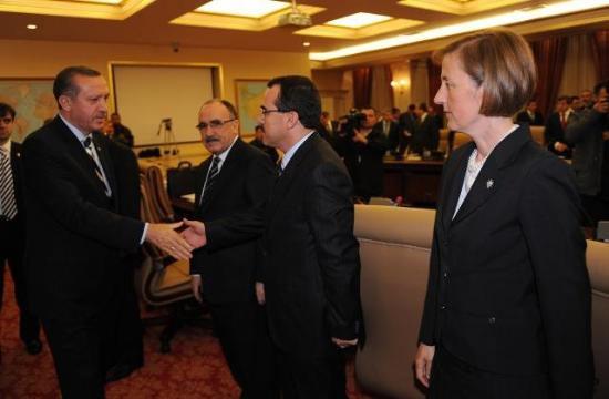 Bakanlar Kurulu, Başbakan Recep Tayyip Erdoğan başkanlığında toplandı. Toplantıya, yeni göreve başlayan bakanlar da katıldı. 27 koltuklu ilk Bakanlar Kurulu'ndan ilk kareler: