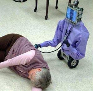 <p><strong><span style="color: #0000ff;">ELBİSELERİNİZ AMBULANS ÇAĞIRABİLECEK<br /></span></strong><br />Günün yorgunluğunu çıkarmak için eve döndüğünüzde Molly, robot doktorunuz Dr. Brown'ın sizinle görüşmek istediğini söylüyor. Dr. Brown, rahatsız ettiği için özür dileyerek söze başlıyor. Alplerde geçirdiğiniz kayak kazası sonucu yaralanan kolunuzun mekanik bir kolla değiştirilmesinin iyi olacağını söylüyor. O kazada bilincinizi yitirmiştiniz. Neyse ki üzerinizdeki giysiler bu durumu fark etti ve ambulans çağırdı. Sağlık geçmişinizi hastanedeki robot doktorlara yükleyen giysileriniz hayatınızı kurtardı. Bu sırada zarar gören organlarınız mikro cerrahi uzmanı robot doktorlar tarafından yenileriyle değiştirildi.</p>