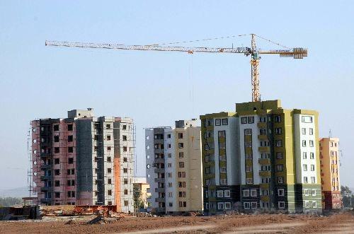 ■ 2008'de Diyarbakır'da, 2010'da Şanlıurfa'da Cazibe Merkezleri Programı uygulamalarına başlandı. 2008'de 15 milyon TL, 2009'da 18,2 milyon TL, 2010'da ise 45,8 milyon TL kaynak aktarıldı. TOKİ tarafından GAP illerinde 2003'ten bugüne 27 bin konut tamamlandı. <br /><br />