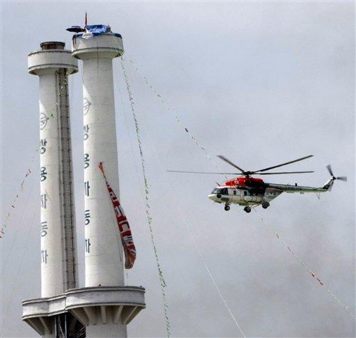 Güney Kore'de işten çıkarılan işçilerin iki aydır işgal altında tuttuğu bir fabrikaya havadan ve karadan polis operasyonu yapıldı.