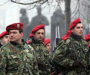 BULGARİSTAN

Zorunlu askerlik sistemi uygulanmamaktadır. 2008'in Ocak ayından itibaren zorunlu askerlik kaldırılmış ve profesyonel orduya geçilmiştir.