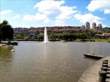 Bahçeşehir'deki parkta yürüyüş yapmak