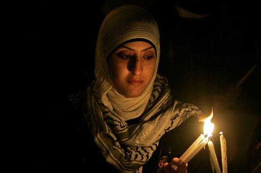 ZALİMİN VE MAZLUMUN DUASI - Burası Ramallah, Hıristiyanlar Müslüman kardeşlerine yönelik katliamın durması için dua ediyor...