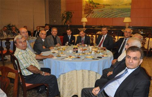 Yeni Vali Hüseyin Avni Mutlu, İstanbullular'a ilk mesajını Dostlar Meclisi'nde yaptığı konuşma ile verdi. Vali Mutlu, makamların geçici olduğuna dikkat çekti ve kalıcı olanın dostluklar olduğunu söyledi. "13 milyon dostum var" dedi.