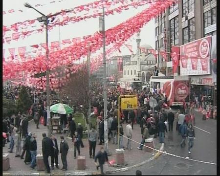 DP'nin İstanbul mitingi: Gaziosmanpaşa'da halka seslenen Demokrat Parti Genel Başkanı Süleyman Soylu, AK Parti ve CHP'nin İstanbul mitinglerine eleştirilerde bulundu