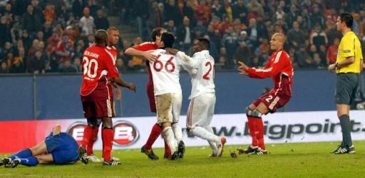 Galatasaray 10 kişi tamamladığı maçta öne geçmesine rağmen skoru koruyamadı, turu Ali Sami Yen'e bıraktı.
