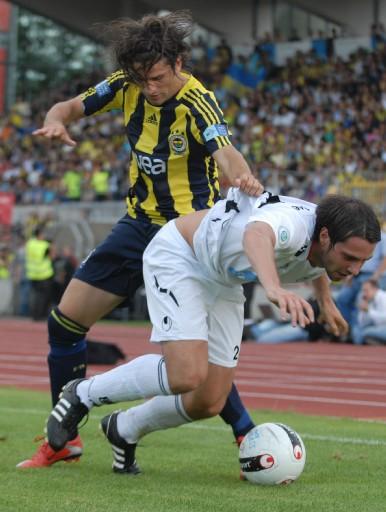 Sezon hazırlıklarını Almanya'da sürdüren Fenerbahçe, ilk hazırlık maçında Almanya Bölgesel Lig takımlarından SSV 1846 ULK'yı gol yağmuruna tuttu.