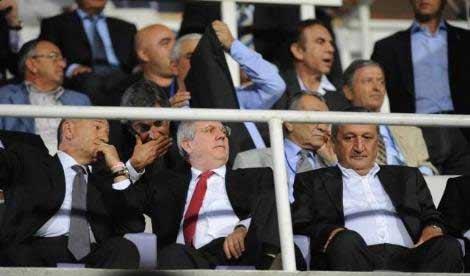 Fenerbahçe İstanbul'da 2-0'la geçtiği Macar ekibi MTK'yı kendi evinde gole boğdu. 5-0 biten maçta Semih 4 gole imza attı!