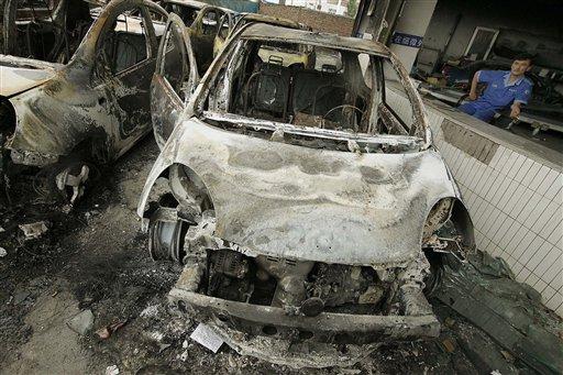 Asya'nın kanayan yarası doğu türkistan'da Uygurlar Çin asker ve polislerinin kuşatma ve gövde gösterisi altında yaşantılarını sürdürmeye çalışııyor