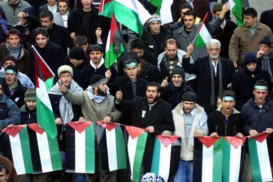 Anadolu Gençlik Derneği (AGD) tarafından Erzurum'da organize edilen mitingde binlerce Erzurumlu, Gazze'de katliam yapan İsrail'i lanetledi.