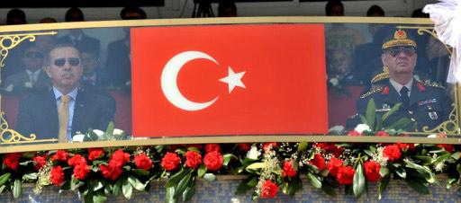 19 Mayıs Atatürk'ü Anma ve Gençlik ve Spor Bayramı, yurt genelinde törenlerle kutlandı. Ankara'da bayram Cumhurbaşkanı Gül'ün de katıldığı törenle, 19 Mayıs Stadyumu'nda kutlandı.