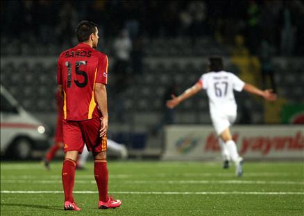 Geçen hafta şampiyonluğa havlu atan G.Saray, UEFA umutlarını sürdürmek istiyordu. Ancak Hacettepe hesapları alt-üst etti.