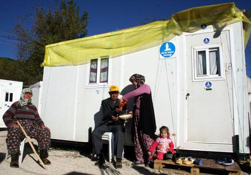 Selde 4 kişinin &ouml;ld&uuml;ğ&uuml;, 2 kişinin ise kaybolduğu Serik il&ccedil;esi Gebiz beldesine bağlı Haskızıl&ouml;ren k&ouml;y&uuml;nde Kurban Bayramı buruk kutlanıyor.
